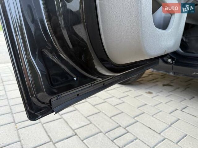 Черный Рено Кенгу, объемом двигателя 1.6 л и пробегом 156 тыс. км за 6950 $, фото 61 на Automoto.ua