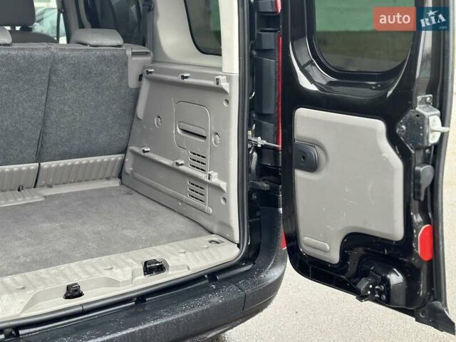 Черный Рено Кенгу, объемом двигателя 1.5 л и пробегом 227 тыс. км за 7300 $, фото 34 на Automoto.ua