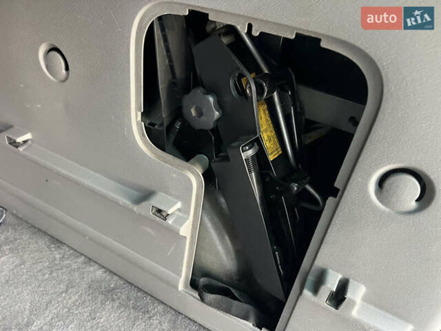 Черный Рено Кенгу, объемом двигателя 1.6 л и пробегом 214 тыс. км за 7300 $, фото 61 на Automoto.ua