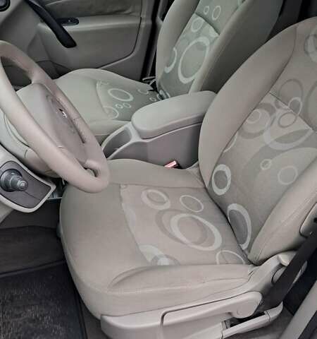 Чорний Рено Кєнгу, об'ємом двигуна 1.6 л та пробігом 205 тис. км за 7350 $, фото 8 на Automoto.ua