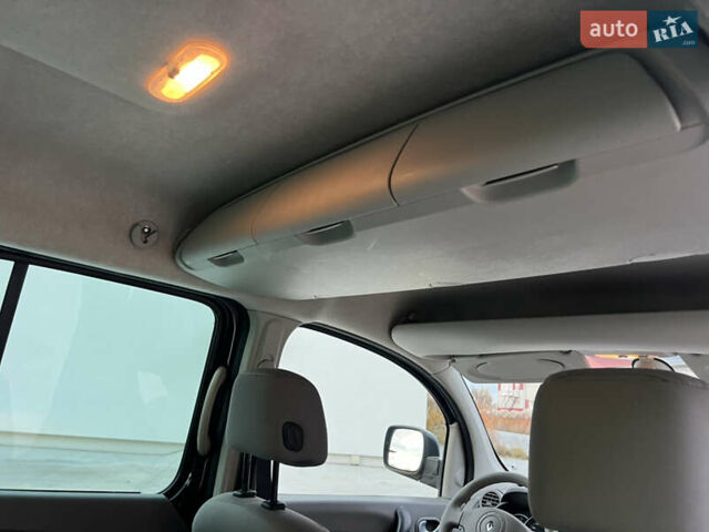 Черный Рено Кенгу, объемом двигателя 1.6 л и пробегом 214 тыс. км за 7300 $, фото 55 на Automoto.ua