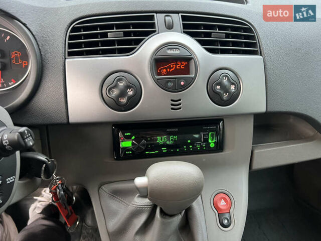 Черный Рено Кенгу, объемом двигателя 1.6 л и пробегом 214 тыс. км за 7300 $, фото 39 на Automoto.ua