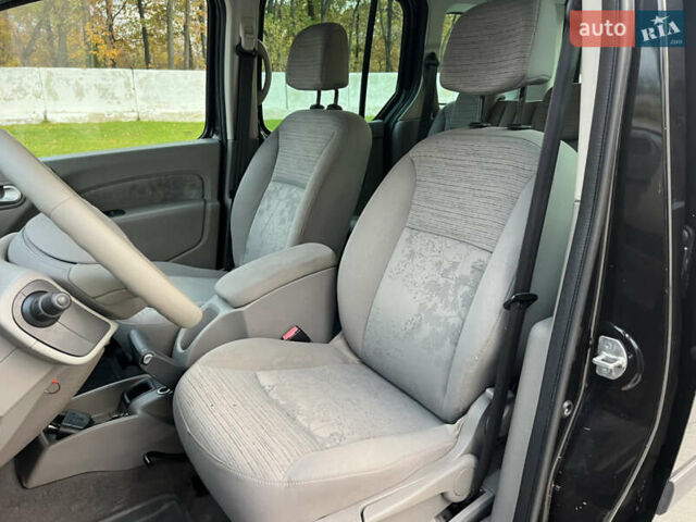 Черный Рено Кенгу, объемом двигателя 1.6 л и пробегом 214 тыс. км за 7300 $, фото 30 на Automoto.ua