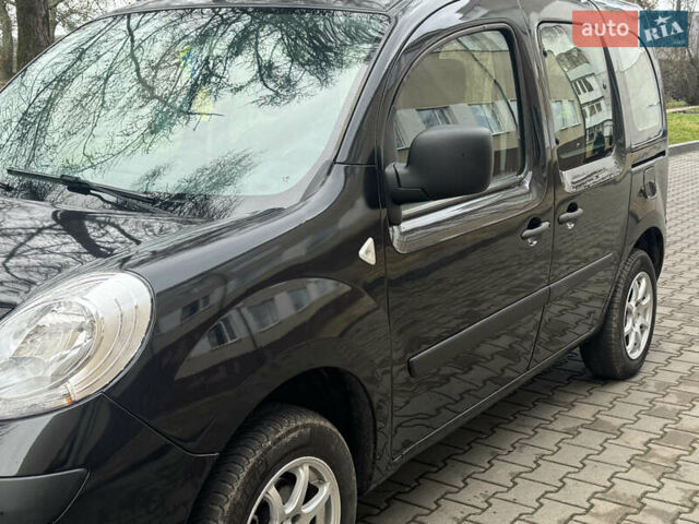 Черный Рено Кенгу, объемом двигателя 1.6 л и пробегом 241 тыс. км за 4850 $, фото 19 на Automoto.ua