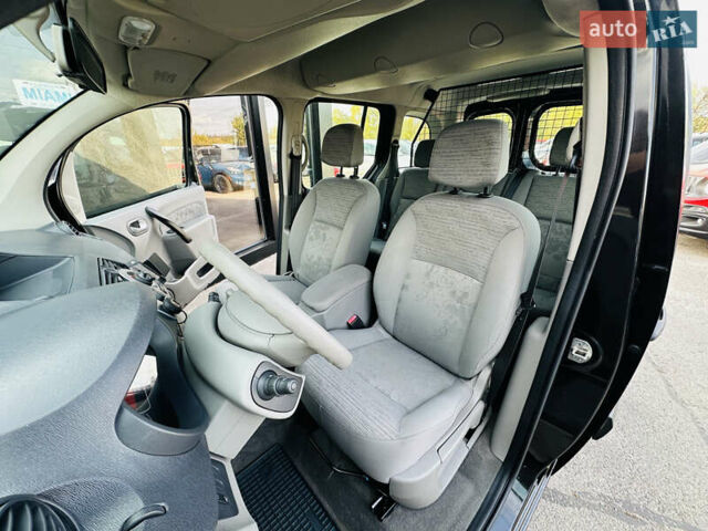 Чорний Рено Кєнгу, об'ємом двигуна 1.6 л та пробігом 136 тис. км за 8400 $, фото 40 на Automoto.ua