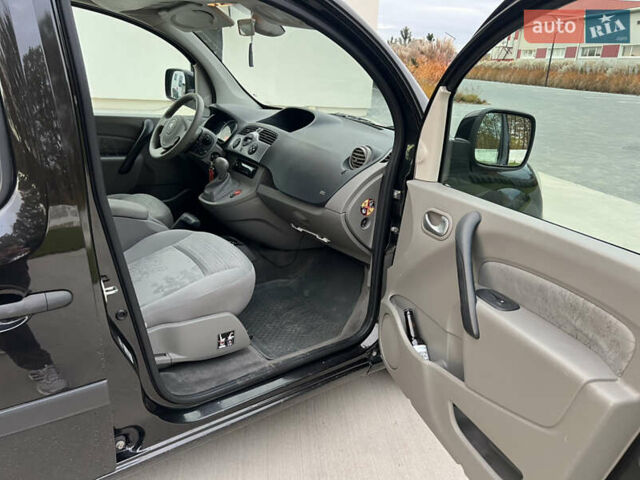 Черный Рено Кенгу, объемом двигателя 1.6 л и пробегом 214 тыс. км за 7300 $, фото 51 на Automoto.ua