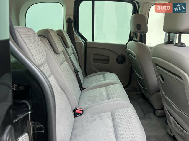 Черный Рено Кенгу, объемом двигателя 1.6 л и пробегом 214 тыс. км за 7300 $, фото 54 на Automoto.ua