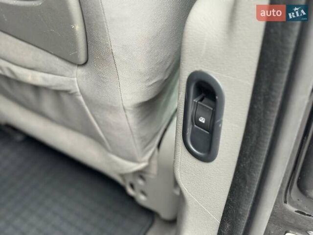 Черный Рено Кенгу, объемом двигателя 1.5 л и пробегом 227 тыс. км за 7300 $, фото 30 на Automoto.ua