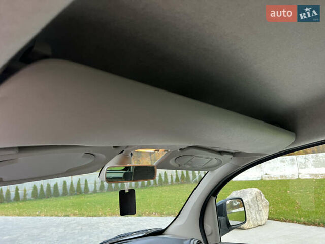 Черный Рено Кенгу, объемом двигателя 1.6 л и пробегом 214 тыс. км за 7300 $, фото 36 на Automoto.ua