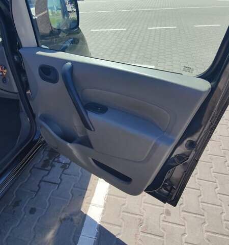 Черный Рено Кенгу, объемом двигателя 1.6 л и пробегом 224 тыс. км за 6900 $, фото 12 на Automoto.ua