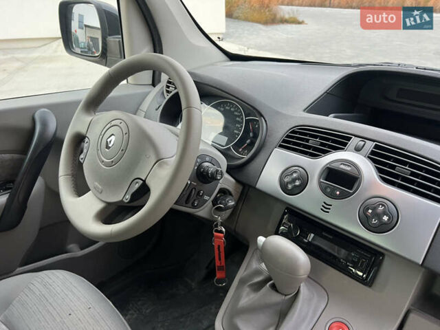 Черный Рено Кенгу, объемом двигателя 1.6 л и пробегом 214 тыс. км за 7300 $, фото 53 на Automoto.ua