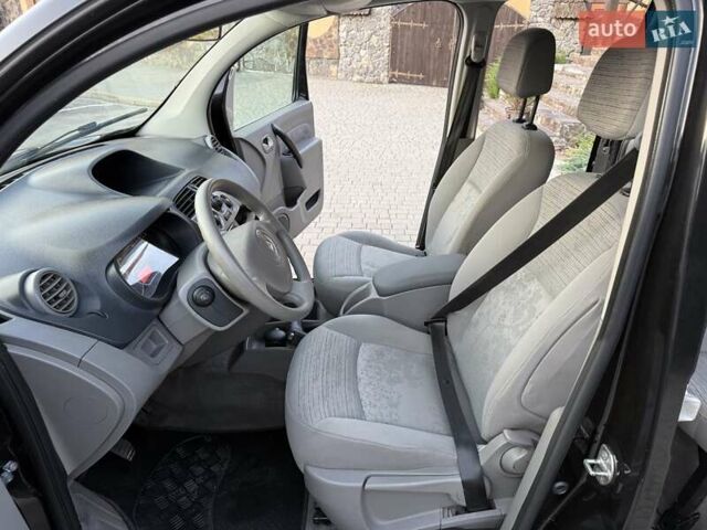 Черный Рено Кенгу, объемом двигателя 1.6 л и пробегом 156 тыс. км за 6950 $, фото 63 на Automoto.ua