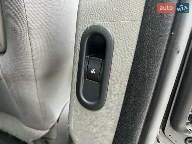 Черный Рено Кенгу, объемом двигателя 1.6 л и пробегом 214 тыс. км за 7300 $, фото 57 на Automoto.ua