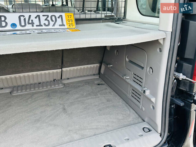 Чорний Рено Кєнгу, об'ємом двигуна 1.6 л та пробігом 136 тис. км за 8400 $, фото 44 на Automoto.ua