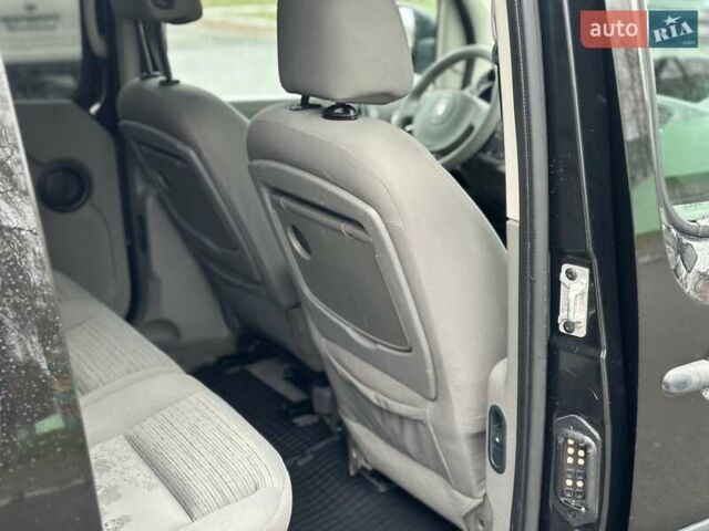 Черный Рено Кенгу, объемом двигателя 1.5 л и пробегом 227 тыс. км за 7300 $, фото 31 на Automoto.ua