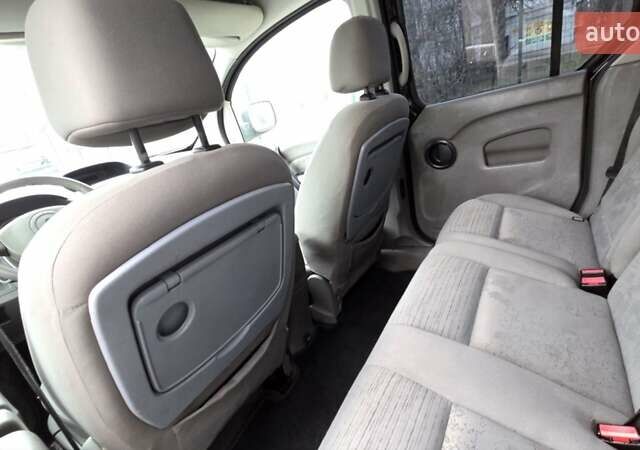 Черный Рено Кенгу, объемом двигателя 1.5 л и пробегом 240 тыс. км за 7300 $, фото 9 на Automoto.ua