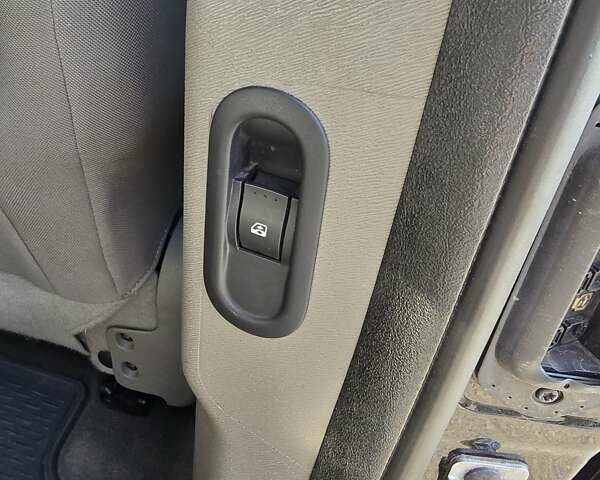 Черный Рено Кенгу, объемом двигателя 1.46 л и пробегом 217 тыс. км за 8900 $, фото 16 на Automoto.ua