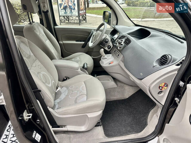 Черный Рено Кенгу, объемом двигателя 1.6 л и пробегом 165 тыс. км за 7700 $, фото 17 на Automoto.ua