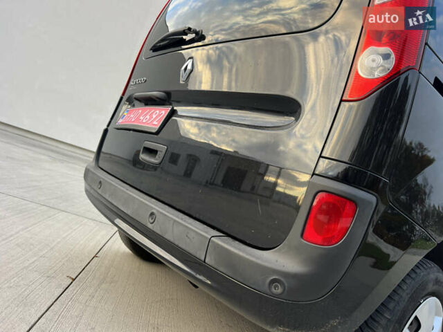 Черный Рено Кенгу, объемом двигателя 1.6 л и пробегом 214 тыс. км за 7300 $, фото 16 на Automoto.ua