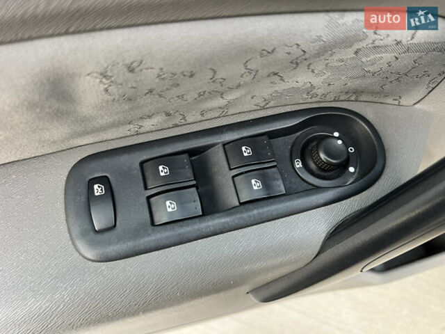 Черный Рено Кенгу, объемом двигателя 1.6 л и пробегом 214 тыс. км за 7300 $, фото 29 на Automoto.ua