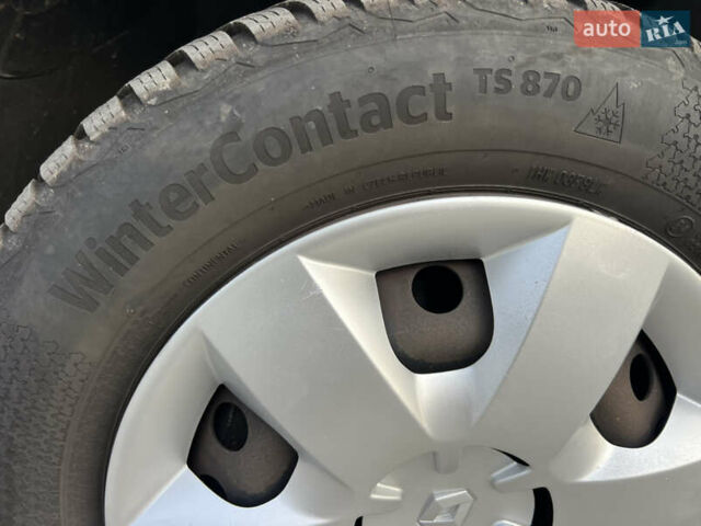 Черный Рено Кенгу, объемом двигателя 1.6 л и пробегом 214 тыс. км за 7300 $, фото 25 на Automoto.ua