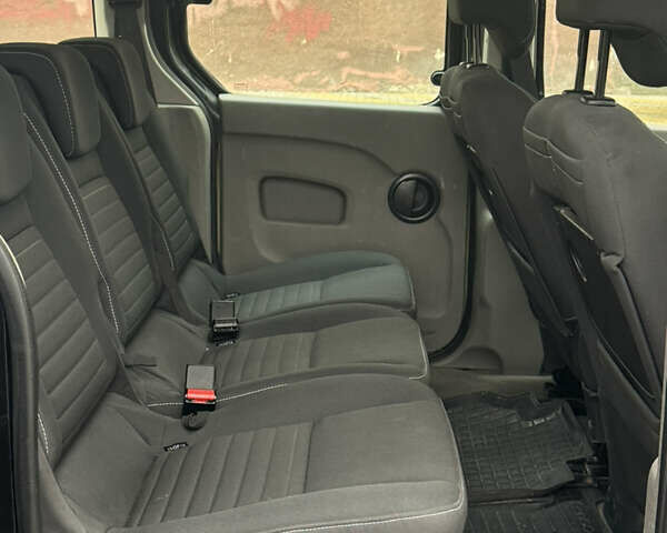 Черный Рено Кенгу, объемом двигателя 1.6 л и пробегом 241 тыс. км за 4850 $, фото 27 на Automoto.ua