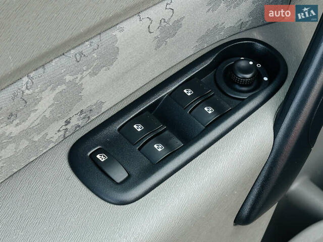 Чорний Рено Кєнгу, об'ємом двигуна 1.6 л та пробігом 136 тис. км за 8400 $, фото 19 на Automoto.ua