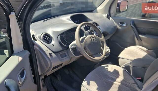 Черный Рено Кенгу, объемом двигателя 1.6 л и пробегом 226 тыс. км за 7350 $, фото 6 на Automoto.ua