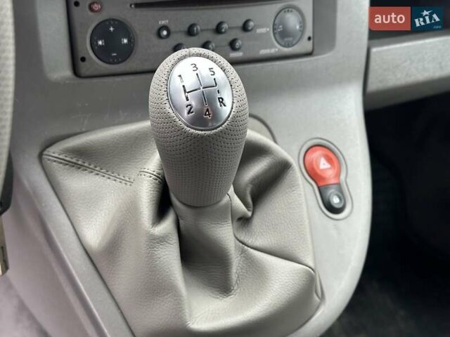 Черный Рено Кенгу, объемом двигателя 1.5 л и пробегом 227 тыс. км за 7300 $, фото 22 на Automoto.ua