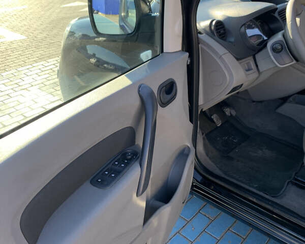 Черный Рено Кенгу, объемом двигателя 1.6 л и пробегом 189 тыс. км за 7200 $, фото 8 на Automoto.ua