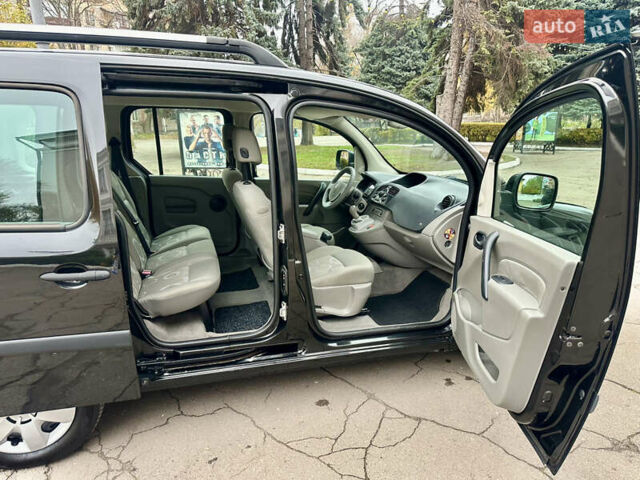 Черный Рено Кенгу, объемом двигателя 1.6 л и пробегом 165 тыс. км за 7700 $, фото 19 на Automoto.ua