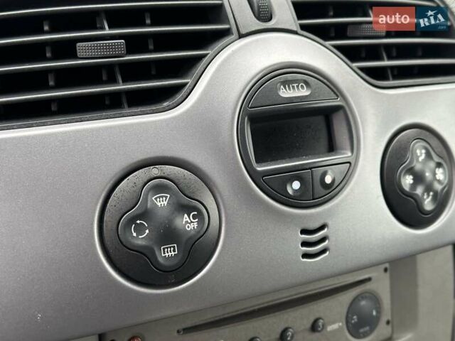 Черный Рено Кенгу, объемом двигателя 1.5 л и пробегом 227 тыс. км за 7300 $, фото 21 на Automoto.ua