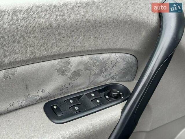 Черный Рено Кенгу, объемом двигателя 1.5 л и пробегом 227 тыс. км за 7300 $, фото 27 на Automoto.ua