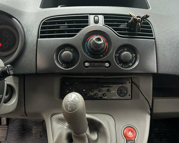 Черный Рено Кенгу, объемом двигателя 1.6 л и пробегом 241 тыс. км за 4850 $, фото 25 на Automoto.ua