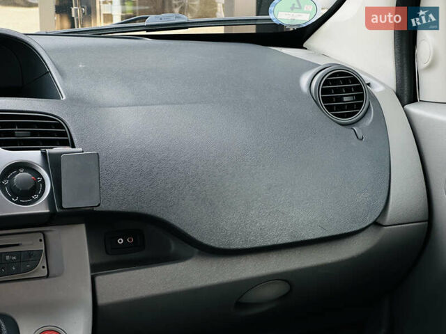 Чорний Рено Кєнгу, об'ємом двигуна 1.6 л та пробігом 136 тис. км за 8400 $, фото 33 на Automoto.ua