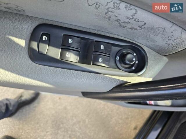 Черный Рено Кенгу, объемом двигателя 1.46 л и пробегом 217 тыс. км за 8900 $, фото 9 на Automoto.ua