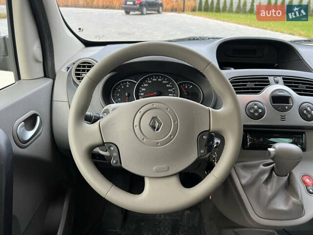 Черный Рено Кенгу, объемом двигателя 1.6 л и пробегом 214 тыс. км за 7300 $, фото 34 на Automoto.ua