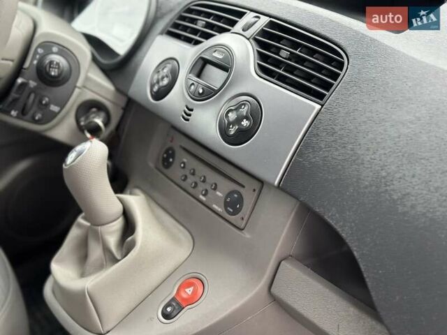 Черный Рено Кенгу, объемом двигателя 1.5 л и пробегом 227 тыс. км за 7300 $, фото 20 на Automoto.ua