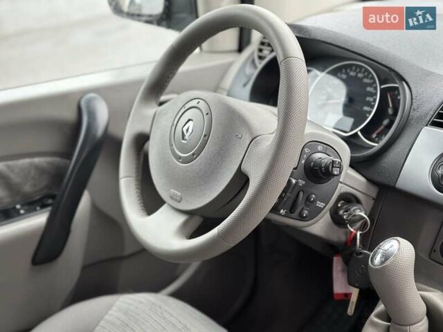 Черный Рено Кенгу, объемом двигателя 1.5 л и пробегом 227 тыс. км за 7300 $, фото 15 на Automoto.ua