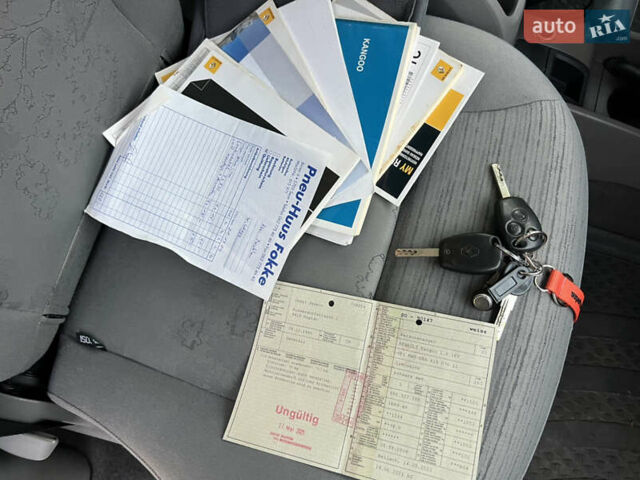 Черный Рено Кенгу, объемом двигателя 1.6 л и пробегом 214 тыс. км за 7300 $, фото 62 на Automoto.ua