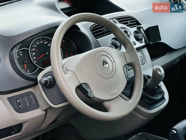 Чорний Рено Кєнгу, об'ємом двигуна 1.6 л та пробігом 136 тис. км за 8400 $, фото 41 на Automoto.ua
