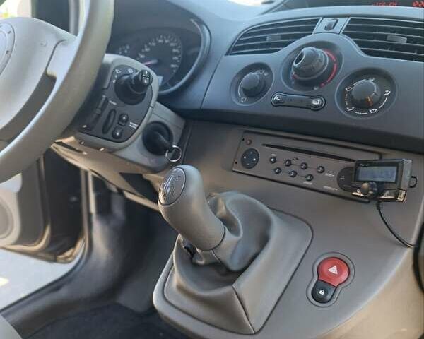 Черный Рено Кенгу, объемом двигателя 1.6 л и пробегом 211 тыс. км за 7700 $, фото 16 на Automoto.ua