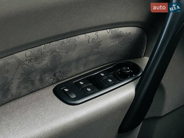 Чорний Рено Кєнгу, об'ємом двигуна 1.6 л та пробігом 136 тис. км за 8400 $, фото 34 на Automoto.ua