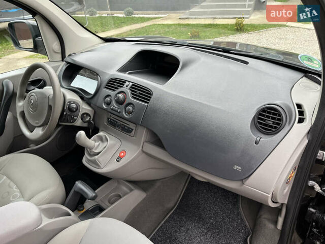 Черный Рено Кенгу, объемом двигателя 1.6 л и пробегом 202 тыс. км за 7800 $, фото 79 на Automoto.ua