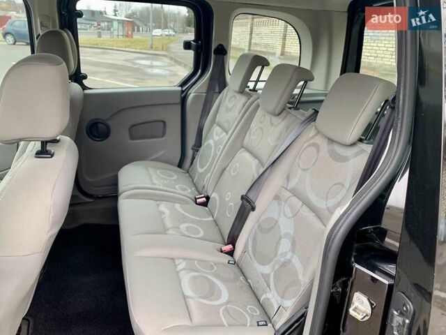 Черный Рено Кенгу, объемом двигателя 1.6 л и пробегом 170 тыс. км за 7900 $, фото 5 на Automoto.ua