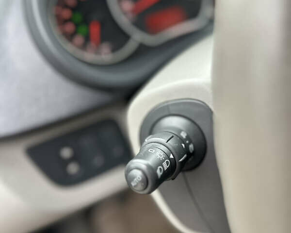 Чорний Рено Кєнгу, об'ємом двигуна 1.6 л та пробігом 229 тис. км за 7999 $, фото 38 на Automoto.ua