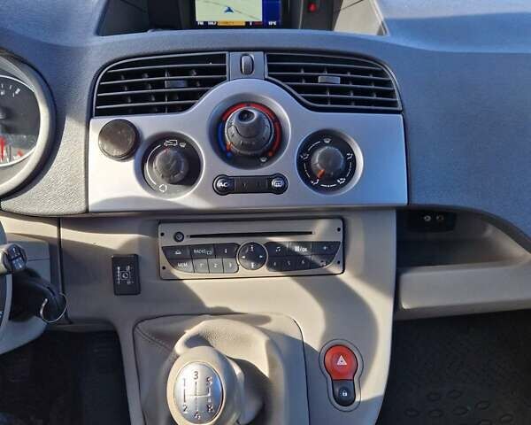 Черный Рено Кенгу, объемом двигателя 1.6 л и пробегом 202 тыс. км за 8100 $, фото 39 на Automoto.ua
