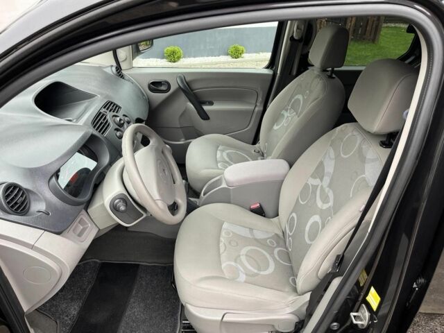 Черный Рено Кенгу, объемом двигателя 0 л и пробегом 203 тыс. км за 7750 $, фото 5 на Automoto.ua