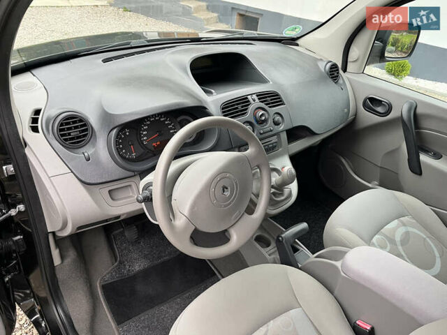 Черный Рено Кенгу, объемом двигателя 1.6 л и пробегом 202 тыс. км за 7800 $, фото 57 на Automoto.ua