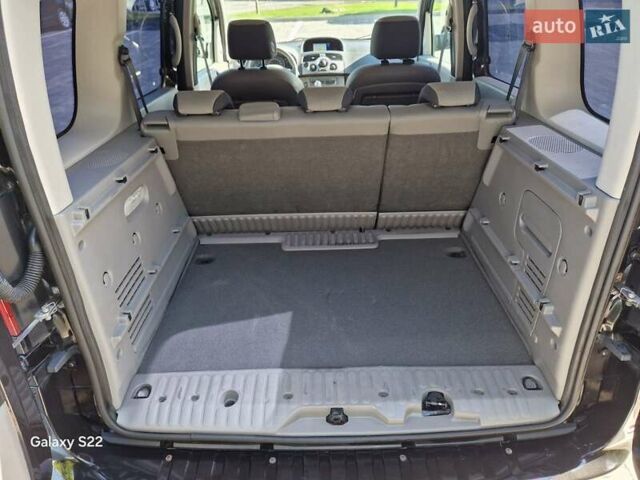 Черный Рено Кенгу, объемом двигателя 1.6 л и пробегом 202 тыс. км за 8100 $, фото 34 на Automoto.ua